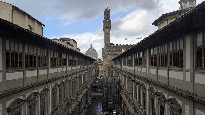 Looking through the Uffizi courtyard toward Palazzo Vecchio